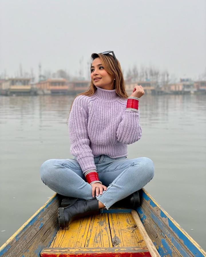 Floating Young Gulshan Houseboat Srīnagar Dış mekan fotoğraf